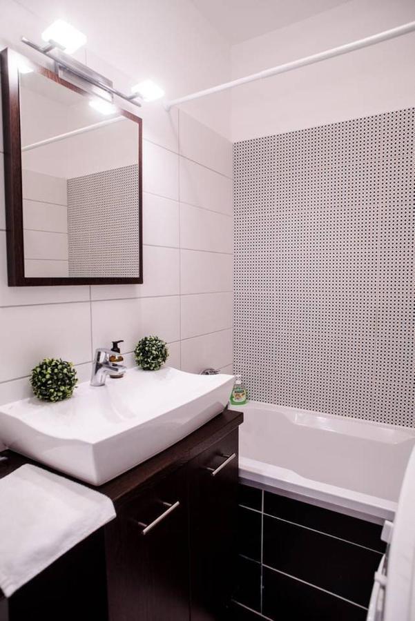 Peaceful, Cozy And New Apartment With Balcony Budapest Bagian luar foto